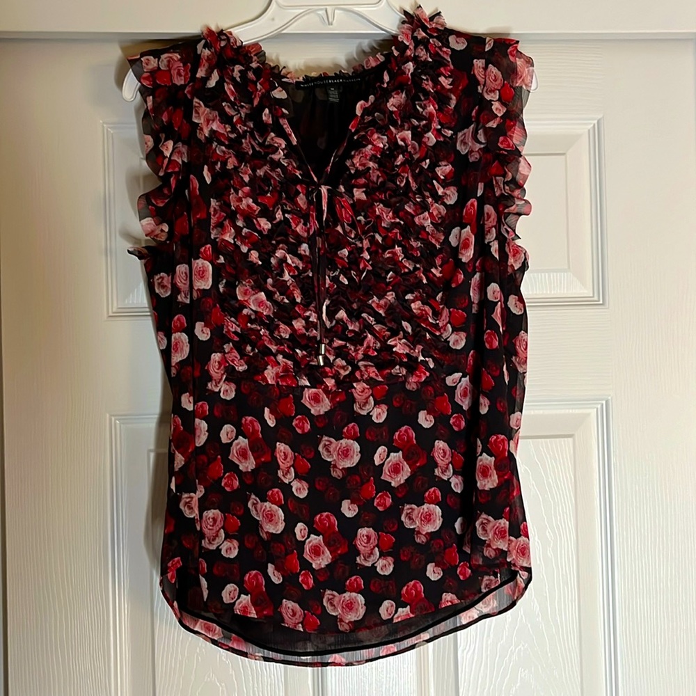 White House Black Market top. Like new. Size M